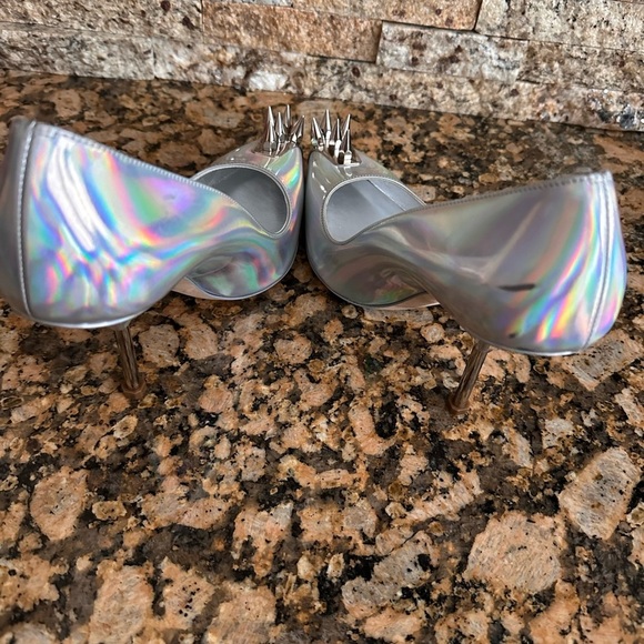ALEXANDER MCQUEEN Punk Stud Holographic Pump - Picture 11 of 12